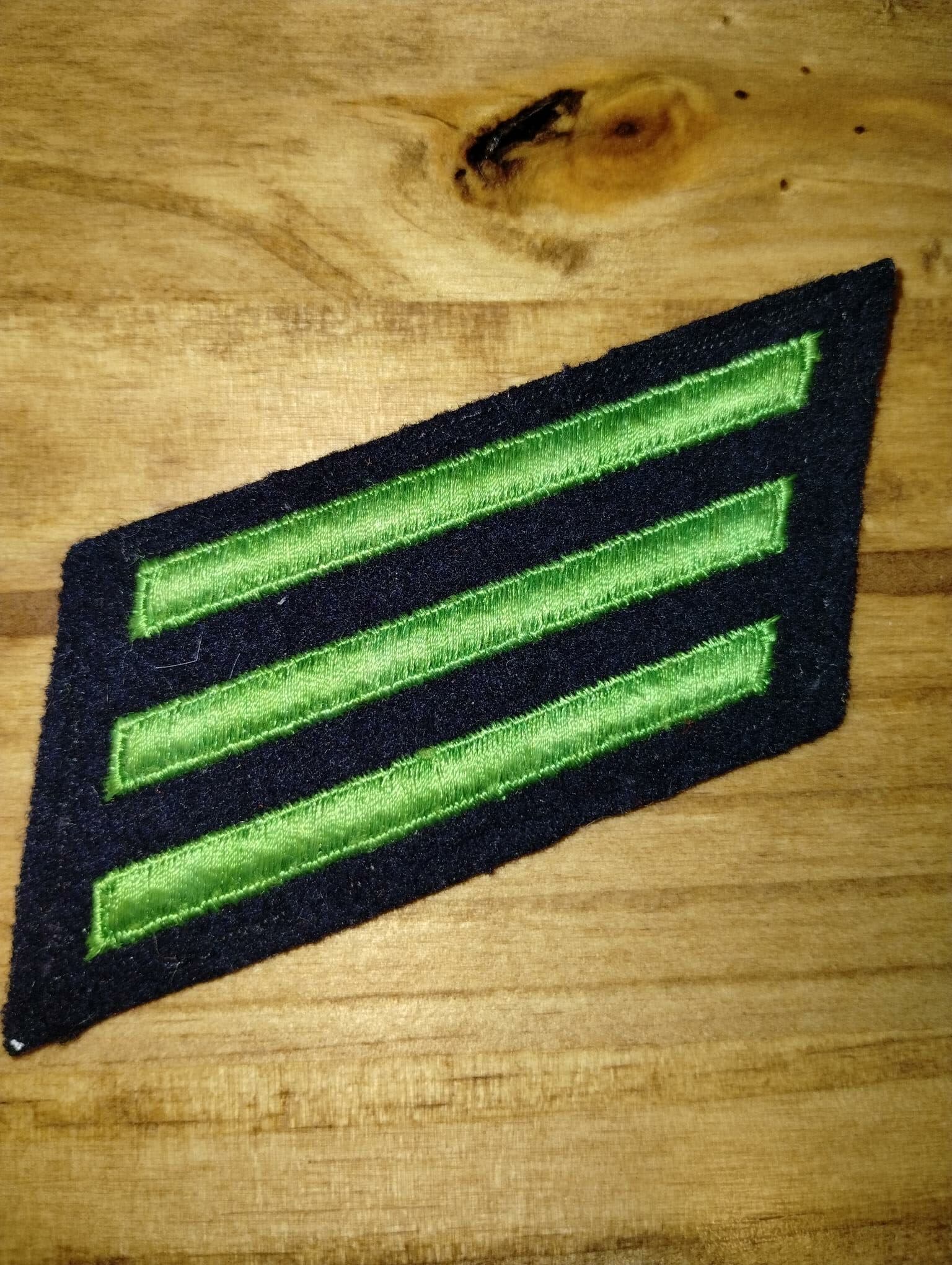 US NAVY SPECIALIST MARK -BLACK AND GREEN USN Airman Recruit (AR) SEAMAN  (E-3)