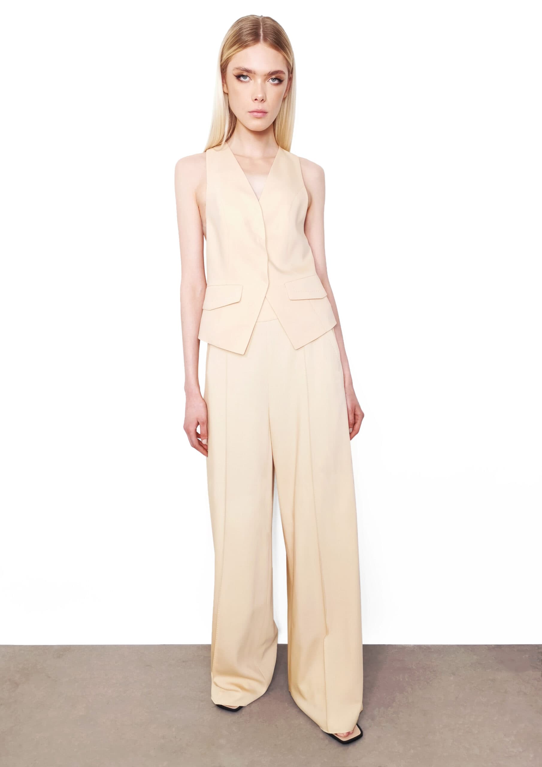 VEST WITH FRONT POCKETS WHEAT