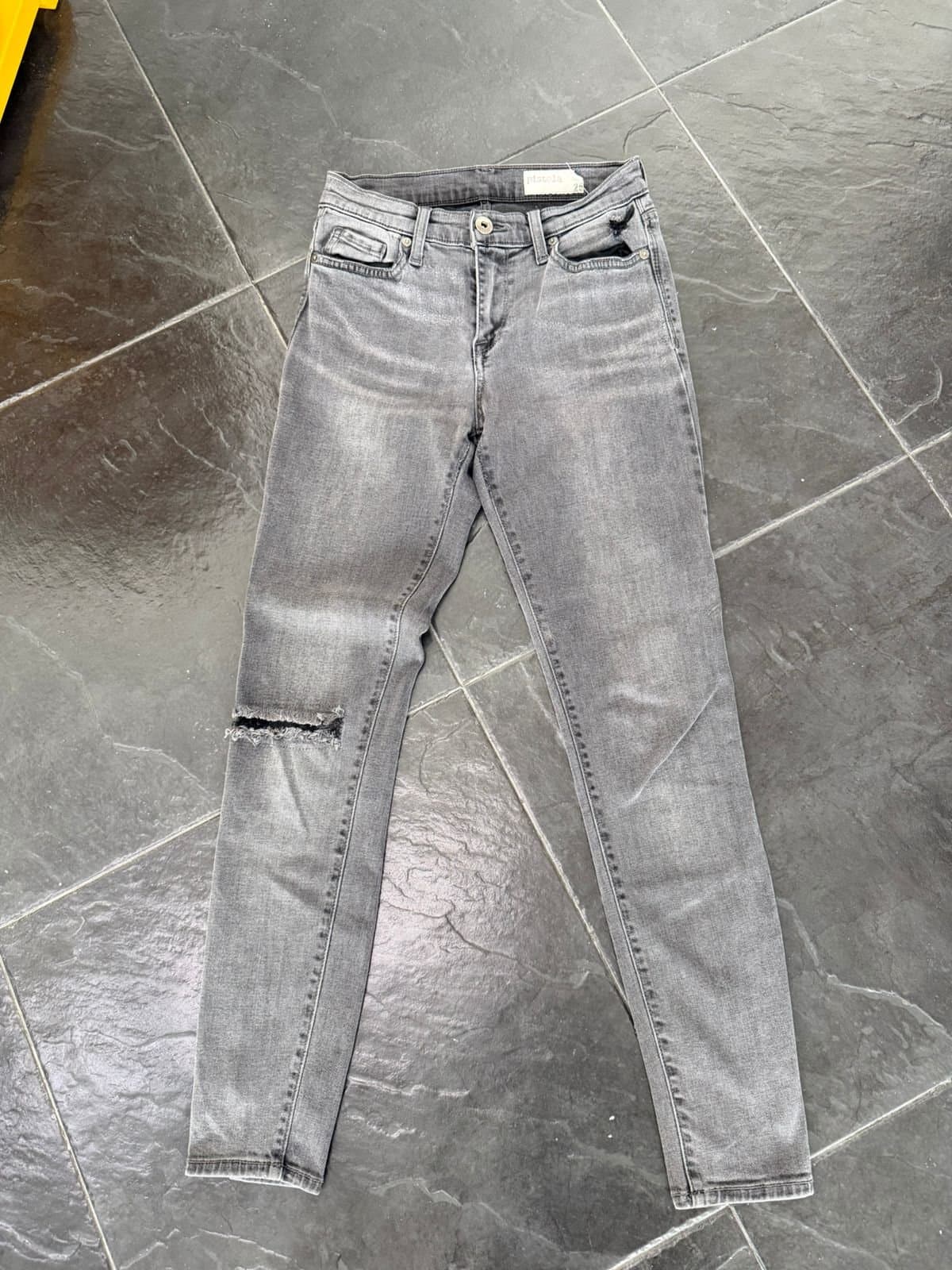 Jeans Skinny Gris Pistola