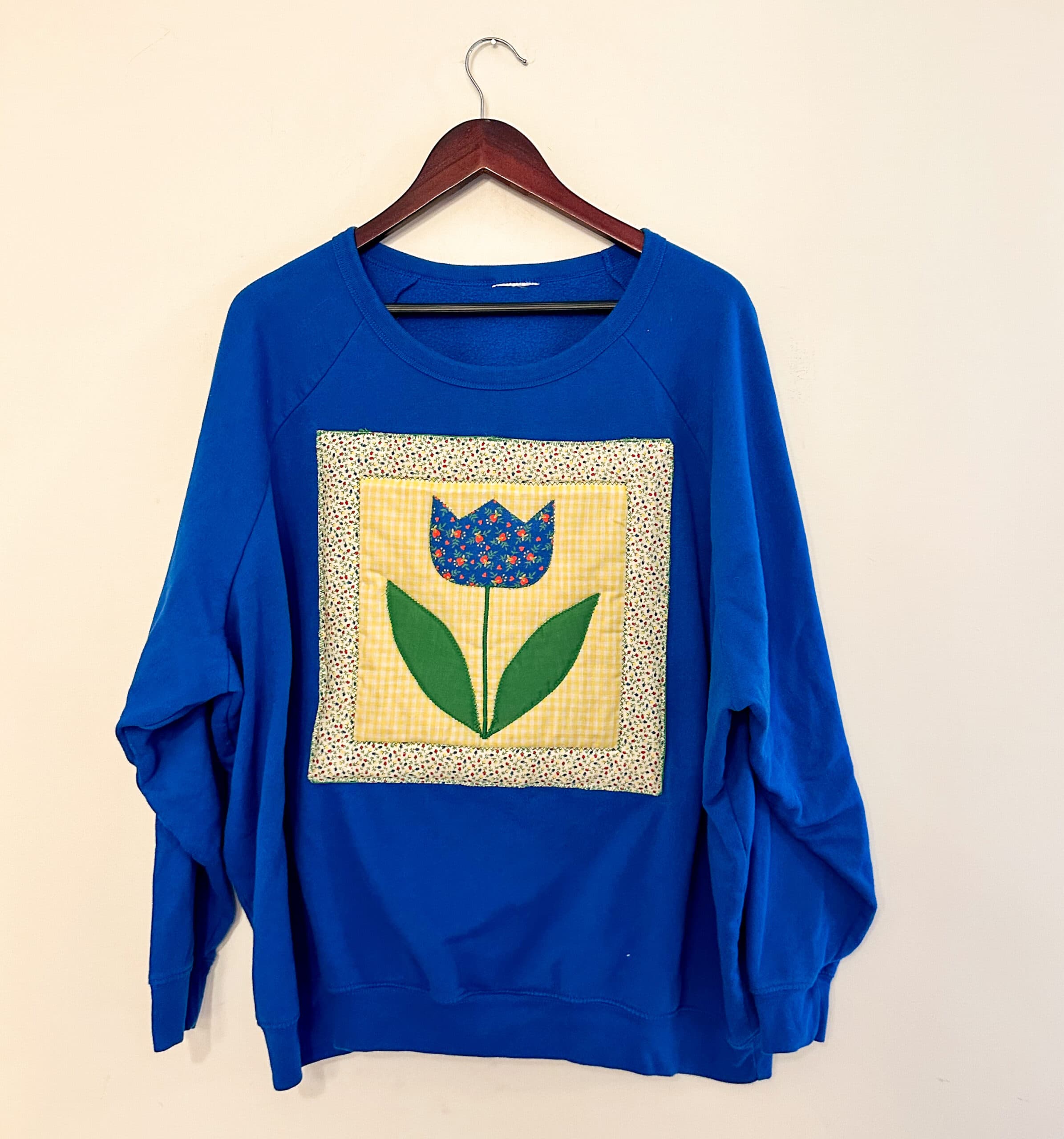 Springy vintage quilted tulip crewneck thumbnail 2
