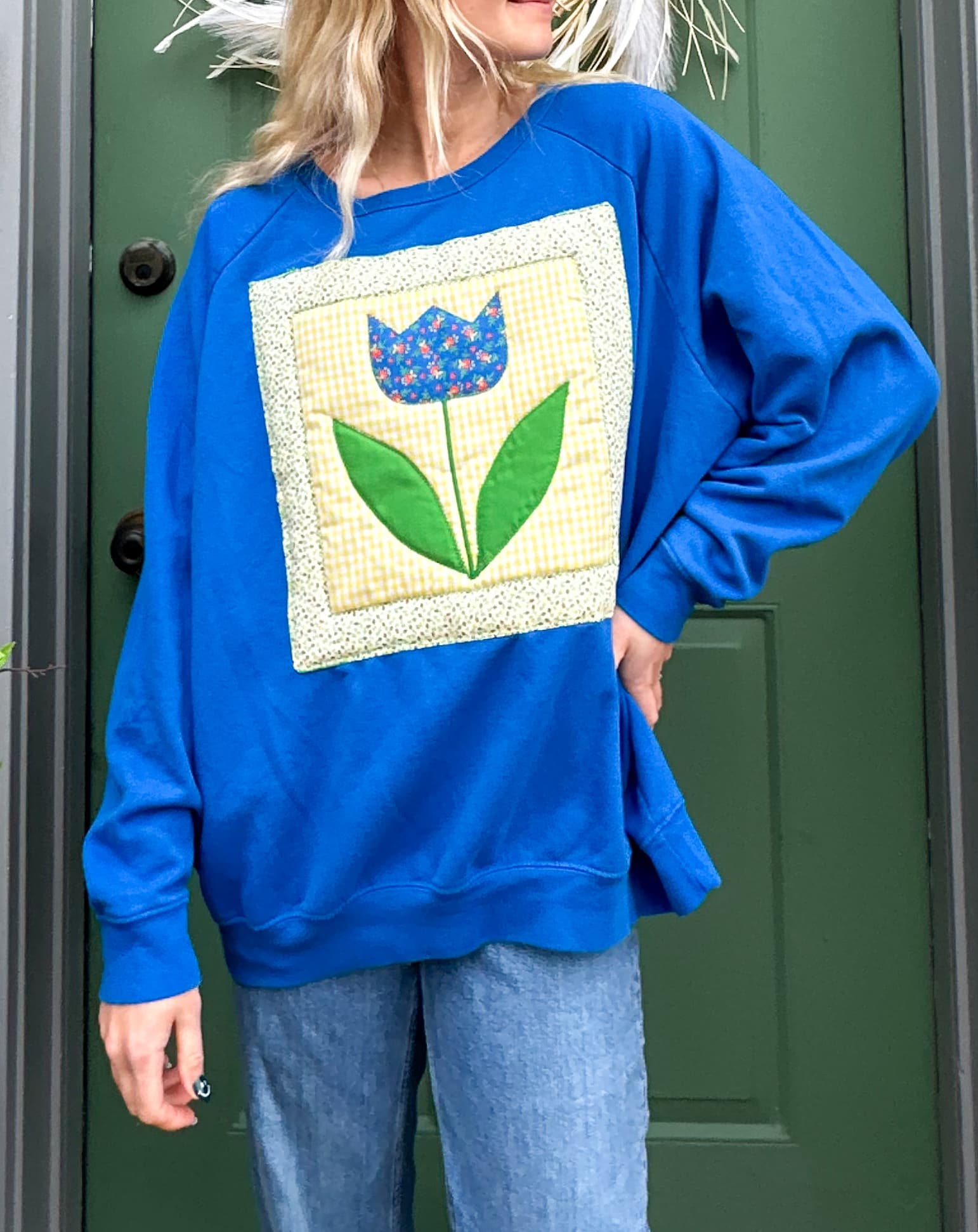 Springy vintage quilted tulip crewneck
