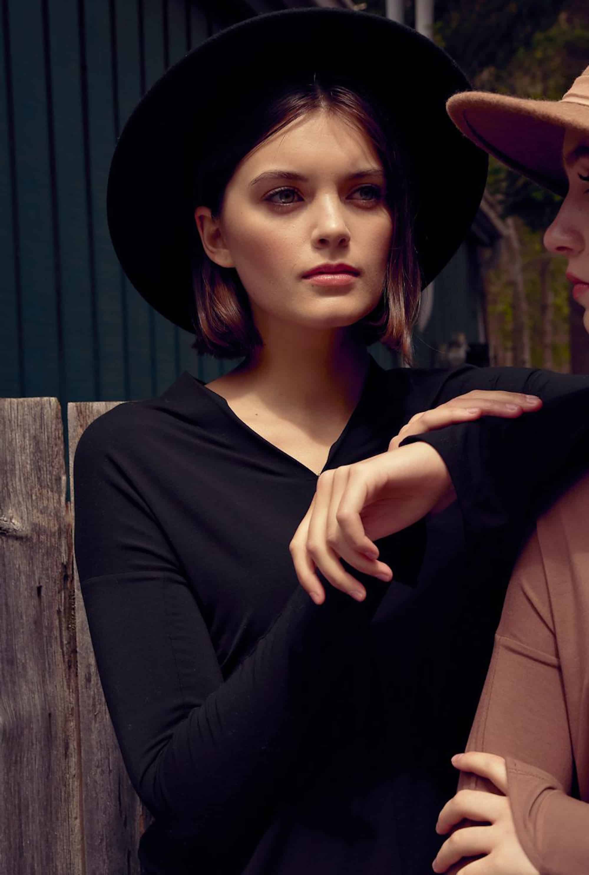 JERSEY KNIT V-NECK TOP