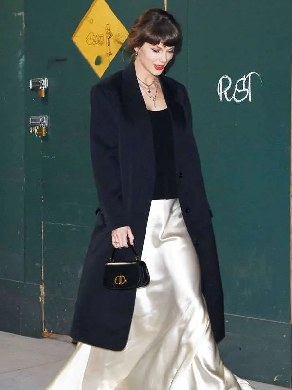 Taylor Swift Step Out New York City 2026 Black Coat