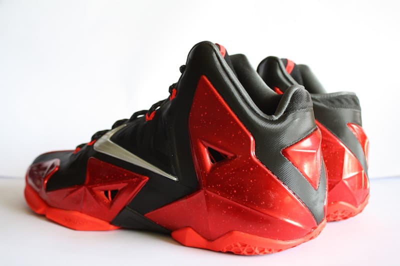Nike Air Zoom LeBron XI “Miami Heat – Away” (2013)