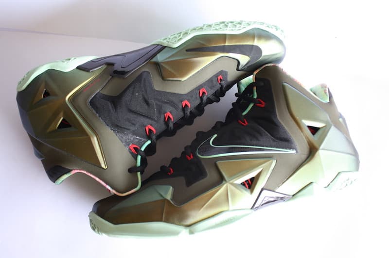 Nike Air Zoom LeBron XI “Kings Pride” (2013)