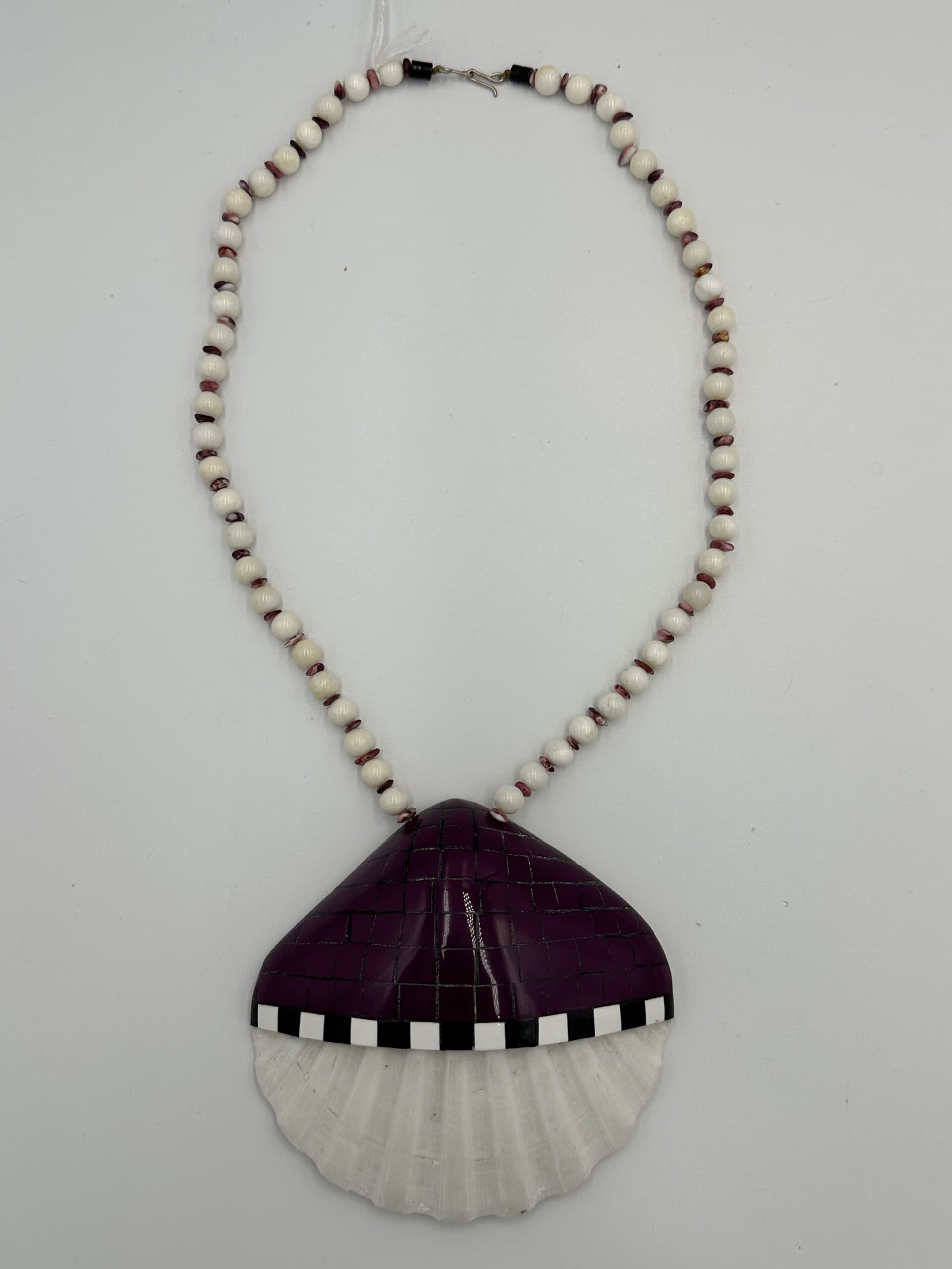 Necklace Clam Shell With Sugilite