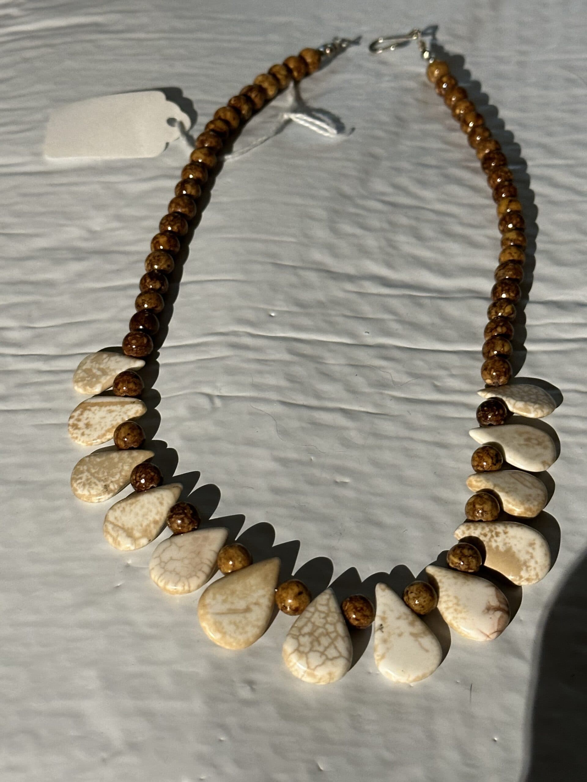 Necklace Brown Agate And Howlite