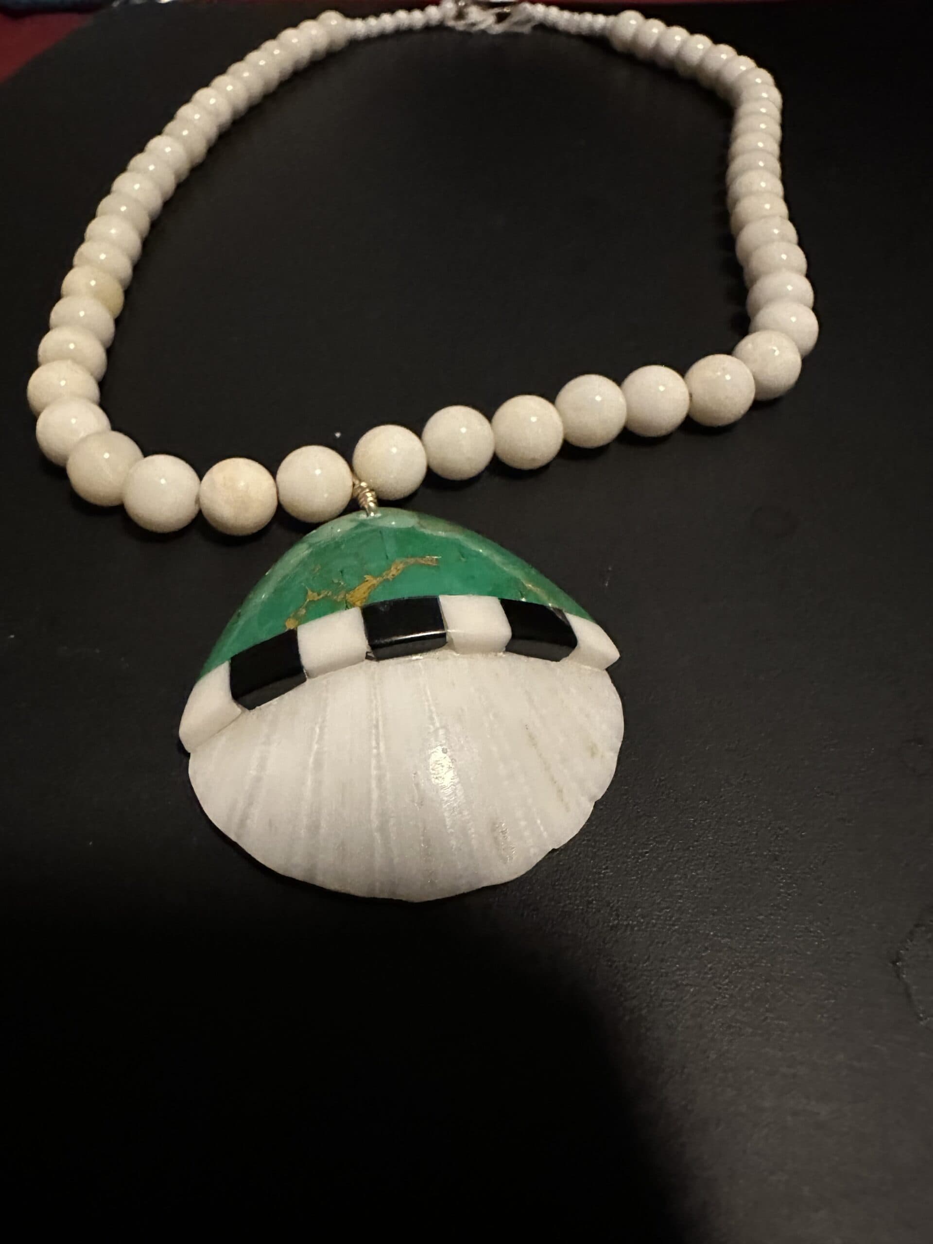 Necklace White Clam Shell Gaspeite Inlay