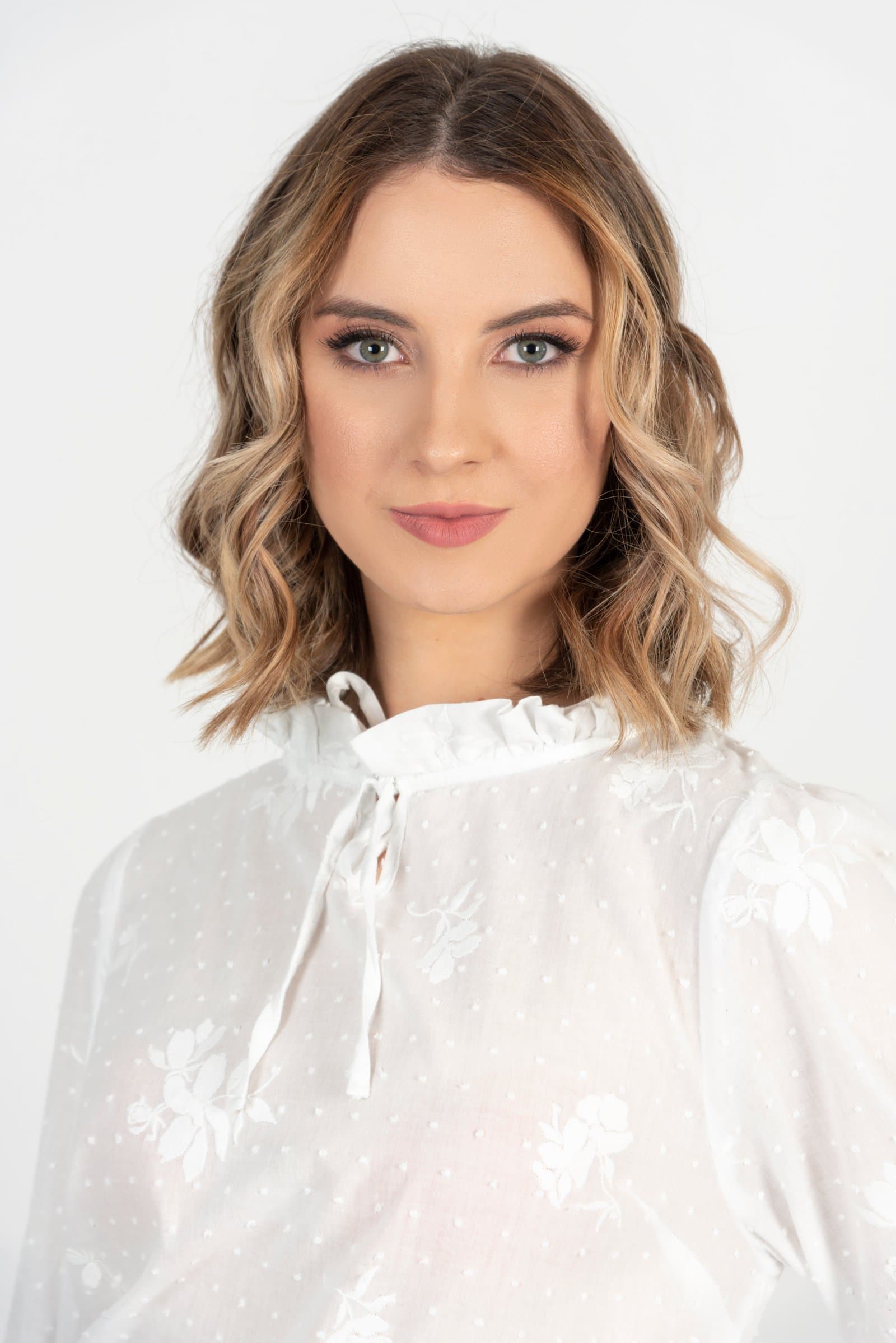 GRACE White Embroidery Blouse thumbnail 4