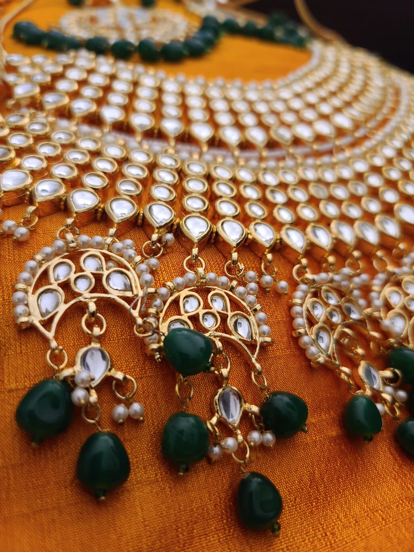 Indian Traditional Bollywood Fashion Kundan Bridal Jewelry Set with Choker Earrings Maang Tikka for Women thumbnail 3