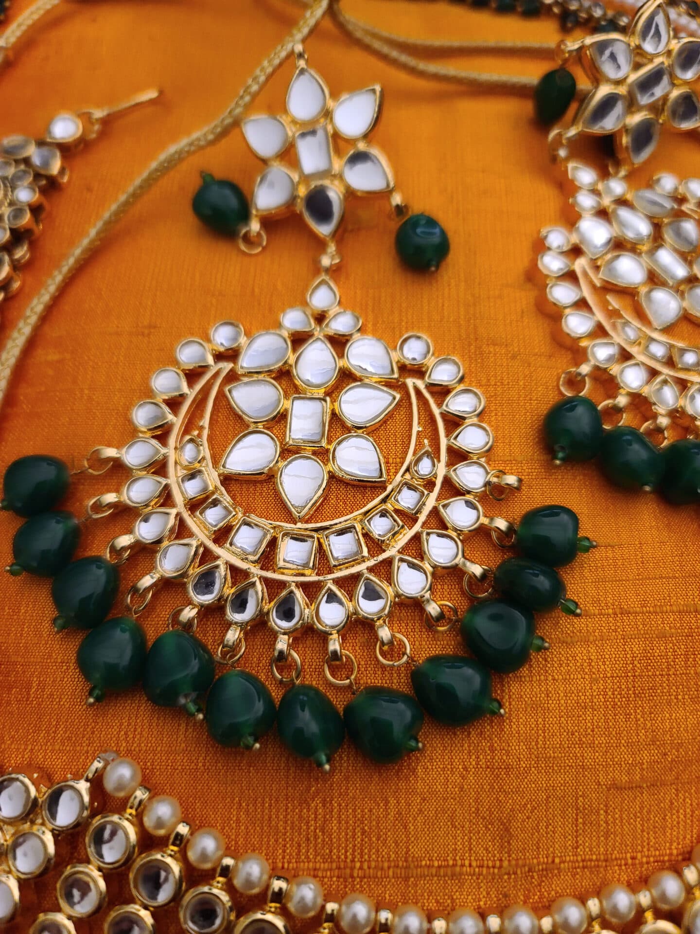 Indian Traditional Bollywood Fashion Kundan Bridal Jewelry Set with Choker Earrings Maang Tikka for Women thumbnail 4
