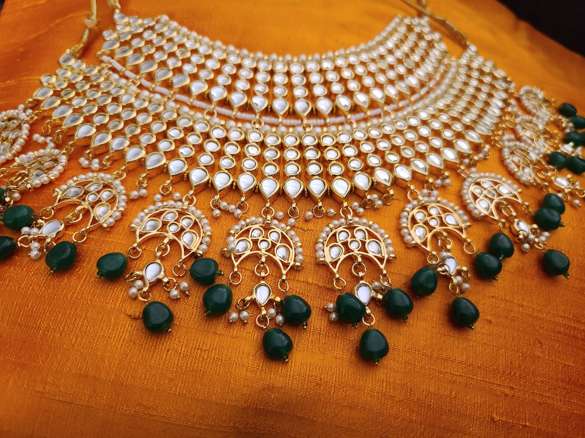 Indian Traditional Bollywood Fashion Kundan Bridal Jewelry Set with Choker Earrings Maang Tikka for Women thumbnail 2