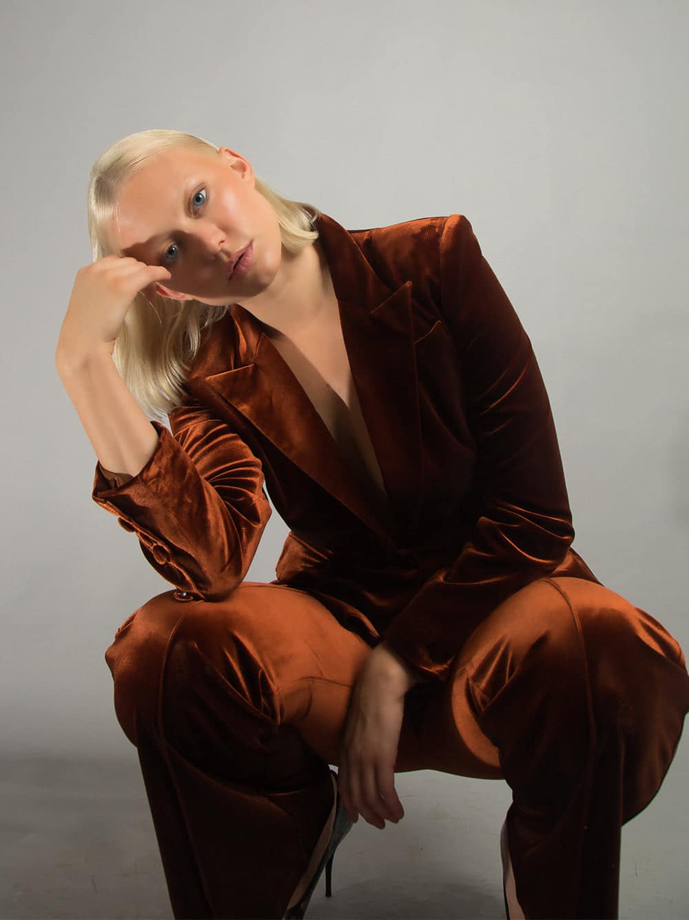 HINIYA Velvet Blazer & Flared Pants Set in Brown thumbnail 4