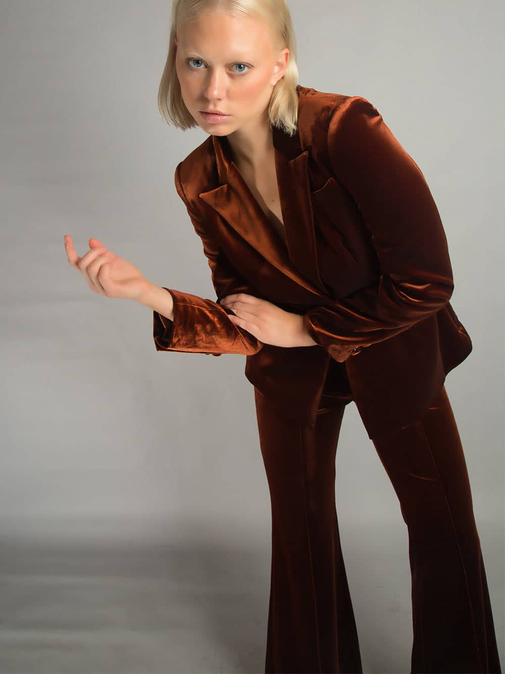 HINIYA Velvet Blazer & Flared Pants Set in Brown thumbnail 3