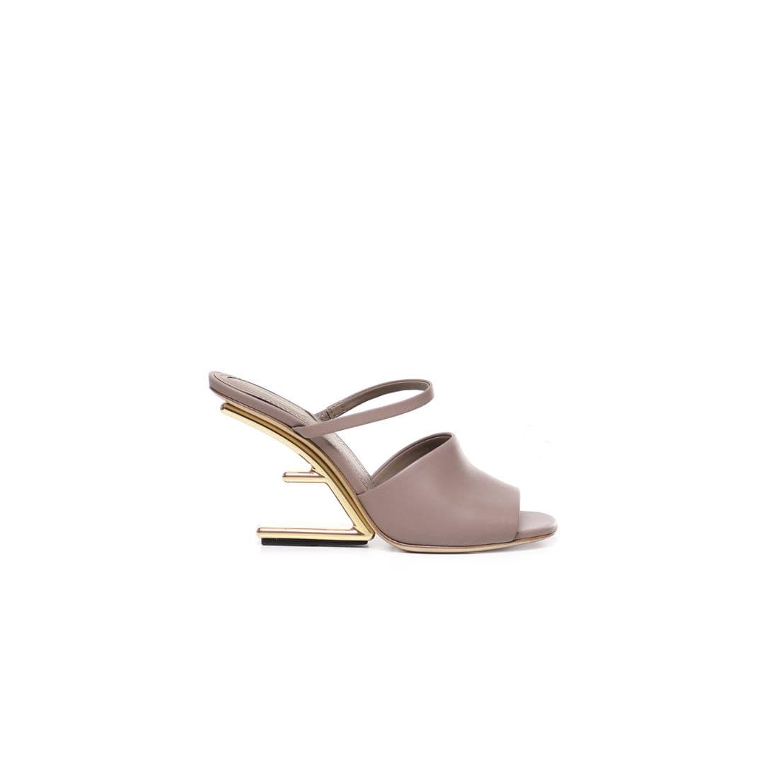 Sandali Fendi First tacco alto in pelle color tortora