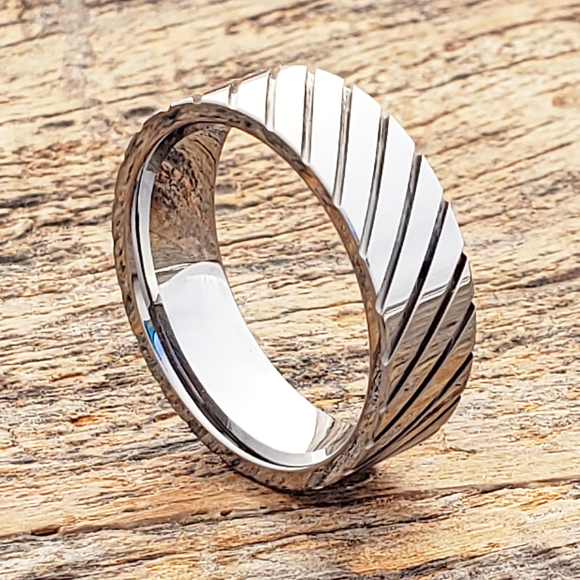 Carina Diagonal Grooved Unique Rings
